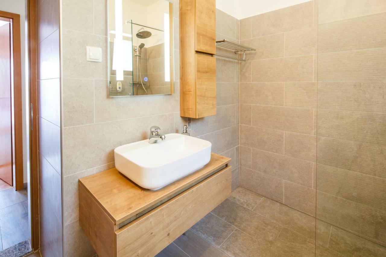 Apartman Vida Icici Bagian luar foto